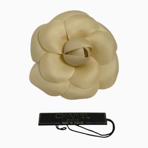Broche Camellia de fieltro de Chanel