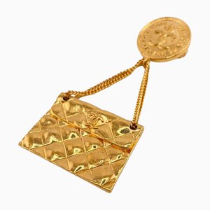 Matelasse Tasche Motiv Coco Mark Brosche in Gold von Chanel