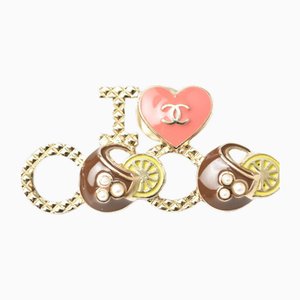 Broche con insignia I Love Coco Heart Motif dorado de Chanel. Juego de 2