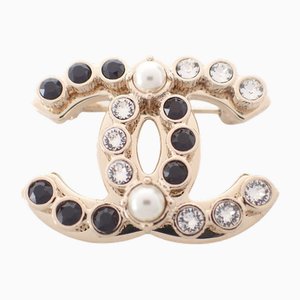 Broche Coco Mark de diamantes de imitación y perlas de Chanel