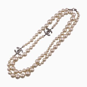 Lange weiße Halskette mit Coco Mark von Chanel
