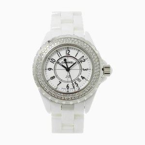 CHANEL J12 33mm H0967 Reloj para mujer con bisel de diamantes y fecha de cuarzo de cerámica blanca