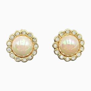 Orecchini con perle finte e strass color oro di Christian Dior, set di 2