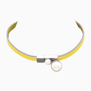 Collana girocollo in pelle/metallo/finta perla gialla e argento bianco di Christian Dior