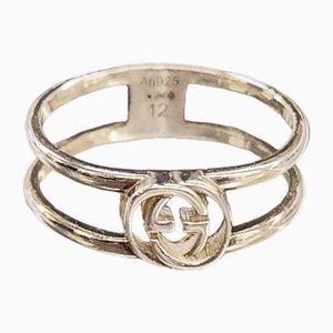 Ineinandergreifender G Ring aus Silber von Gucci