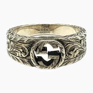 Ineinandergreifender G Ring aus Silber von Gucci