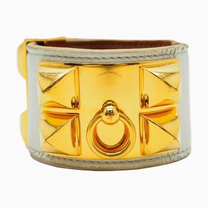 HERMES Collier Dosian bracelet P en cuir blanc gravé x clous dorés