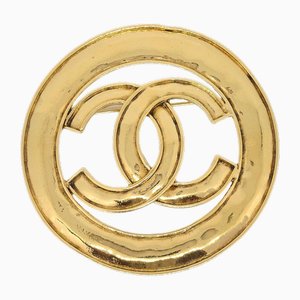 Spilla rotonda intagliata CC di Chanel
