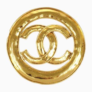 Broche con recorte CC en dorado de Chanel