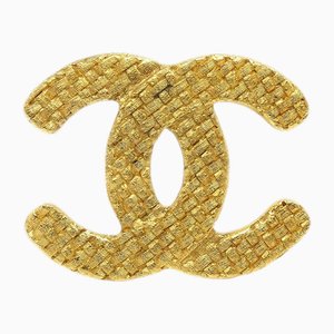 Broche con logo CC tejido en dorado de Chanel