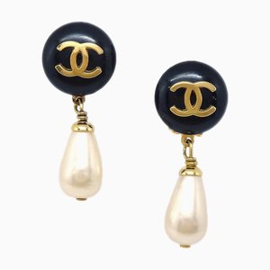 Chanel 1995 Boucles d'Oreilles Pendantes Bouton Cc Noir & Perle Fausse Larme 97503, Set de 2