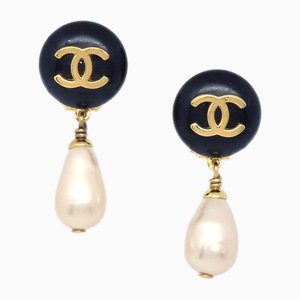 Boucles d'Oreilles Pendantes Noires et Perles Fausses de Chanel, Set de 2