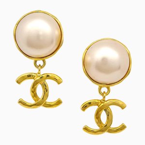Boucles d'Oreilles Pendantes en Perles en Fausse Larme de Chanel, Set de 2