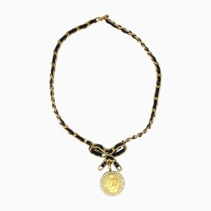 Bow Medaillon Halskette mit Strass-Anhänger von Chanel