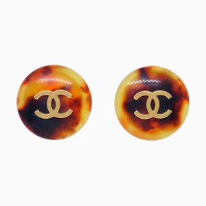 Pendientes Chanel de botón con clip marrón 97P 131643. Juego de 2