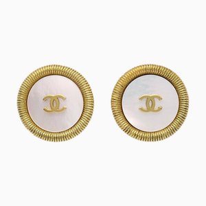 Chanel Boucles d'Oreilles Bouton Clip-On Coquillage Doré 94P 110780, Set de 2