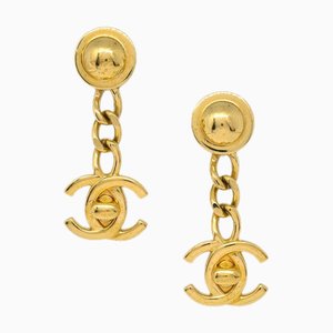 Pendientes colgantes Turnlock de Chanel con clip de oro 96A 131574. Juego de 2