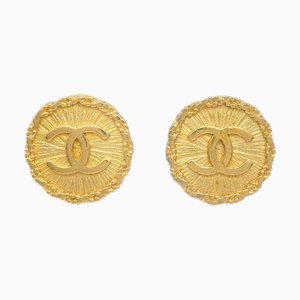 Pendientes de botón de oro Chanel con clip 93A 123157. Juego de 2