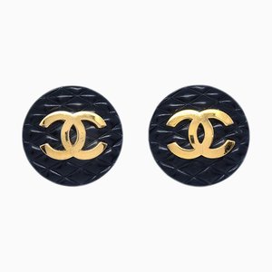 Pendientes Chanel acolchados en negro y dorado 131519. Juego de 2