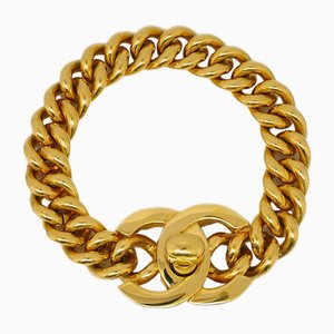 Brazalete de cadena Turnlock dorado de Chanel
