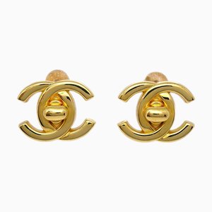 Orecchini Chanel Turnlock piccoli in oro 96A 130869, set di 2