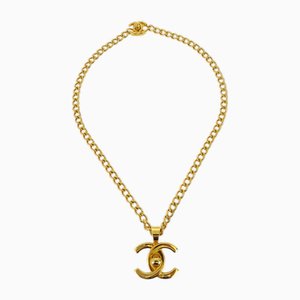 Goldene Turnlock Halskette mit Anhänger von Chanel