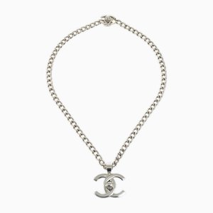 Silberne Turnlock Halskette mit Kettenanhänger von Chanel