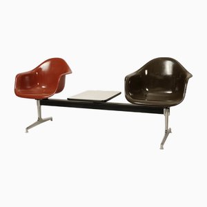 Base tandem per due sedie e tavolo di Charles & Ray Eames per Herman Miller