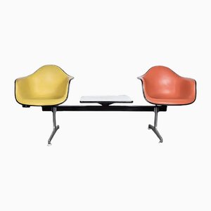 Tandem per sedie e tavolo di Charles & Ray Eames per Herman Miller