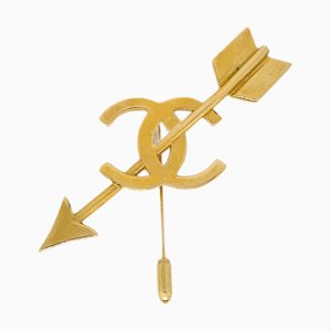 Broche con forma de corazón con arco y flecha en dorado de Chanel