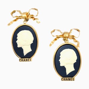 Boucles d'Oreilles Pendantes Cameo de Chanel, Set de 2