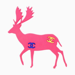 Broche de ciervo rosa de Chanel