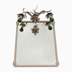 Lámpara de pared florentina de metal blanco con espejo, años 80