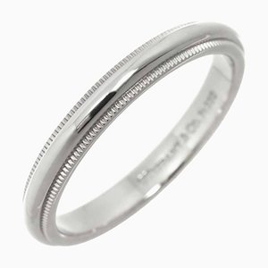 Anillo Milgrain Band en platino de Tiffany & Co.