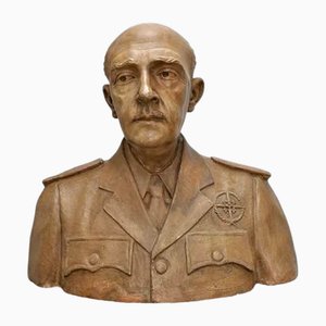 Artista español, Busto de soldado uniformado, años 60, Terracota
