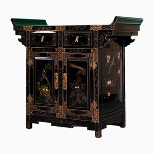 Mueble de altar Chinoiserie lacado en negro con cajones y estantes