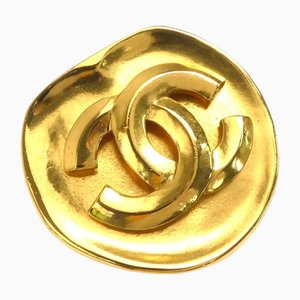 Goldfarbene Coco Mark Metallbrosche von Chanel