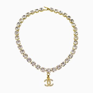 Collar con colgante de cadena CC con diamantes de imitación en dorado de Chanel