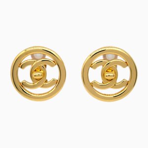 Aretes CC Turnlock Button de oro de Chanel. Juego de 2