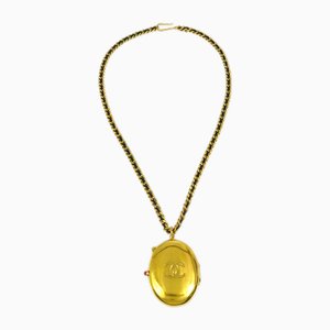 Collar con colgante de medallón en oro de Chanel