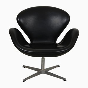 Swan Chair aus schwarzem Leder von Arne Jacobsen, 1980er
