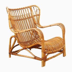 Sessel aus Rattan. Gestell und Sitz aus geflochtenem Bambus