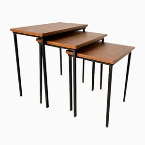 Tavolini ad incastro modernisti in teak, anni '50, set di 3