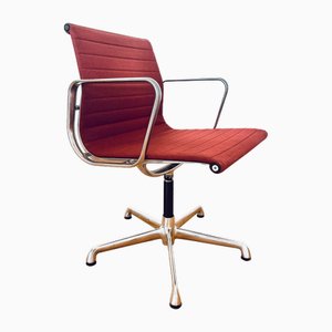 Sedia EA 108 di Eames per ICF, Italia