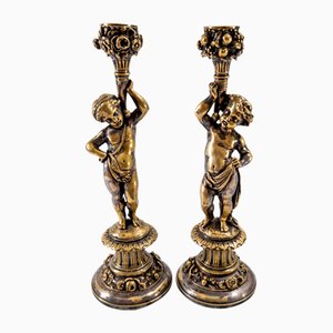 Candelabros franceses con forma de putti de bronce plateado, siglo XIX. Juego de 2
