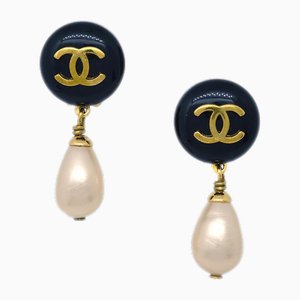 Aretes colgantes de perlas artificiales de Chanel. Juego de 2