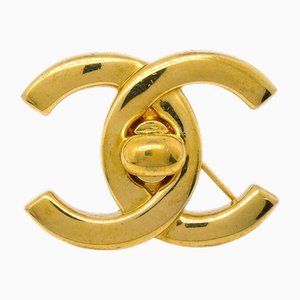 Broche Turnlock en dorado de Chanel