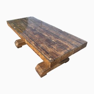 Rustikaler Esstisch aus Holz