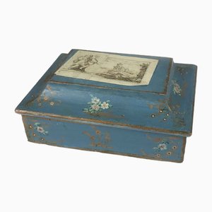 Caja lacada con papel falso y florecitas, década de 1700