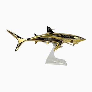 Escultura de oro, vinilo y ABS de Hajime Sorayama, Sorayama Shark
